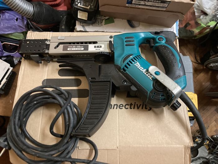Masina de insurubat fara impact Makita 6842 470 W