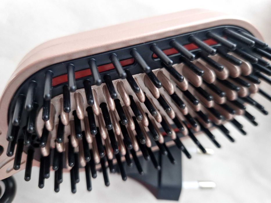 Електрическа четка за изправяне на  коса