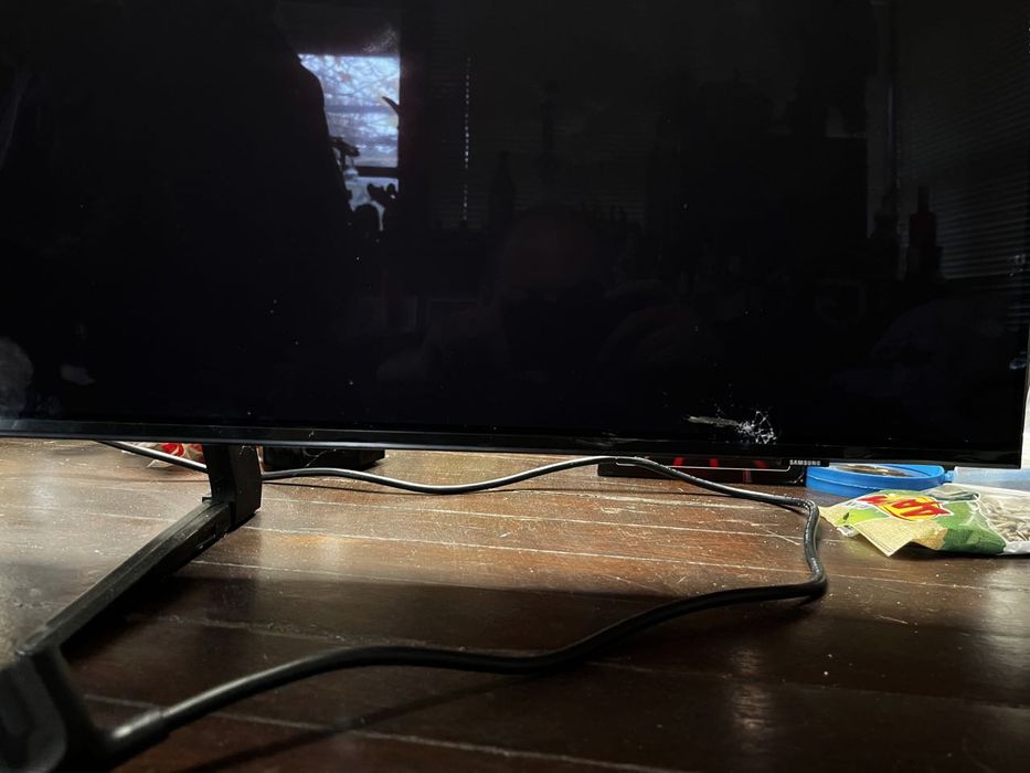 Телевизор Samsung S90C 55 инча - счупен екран, за части