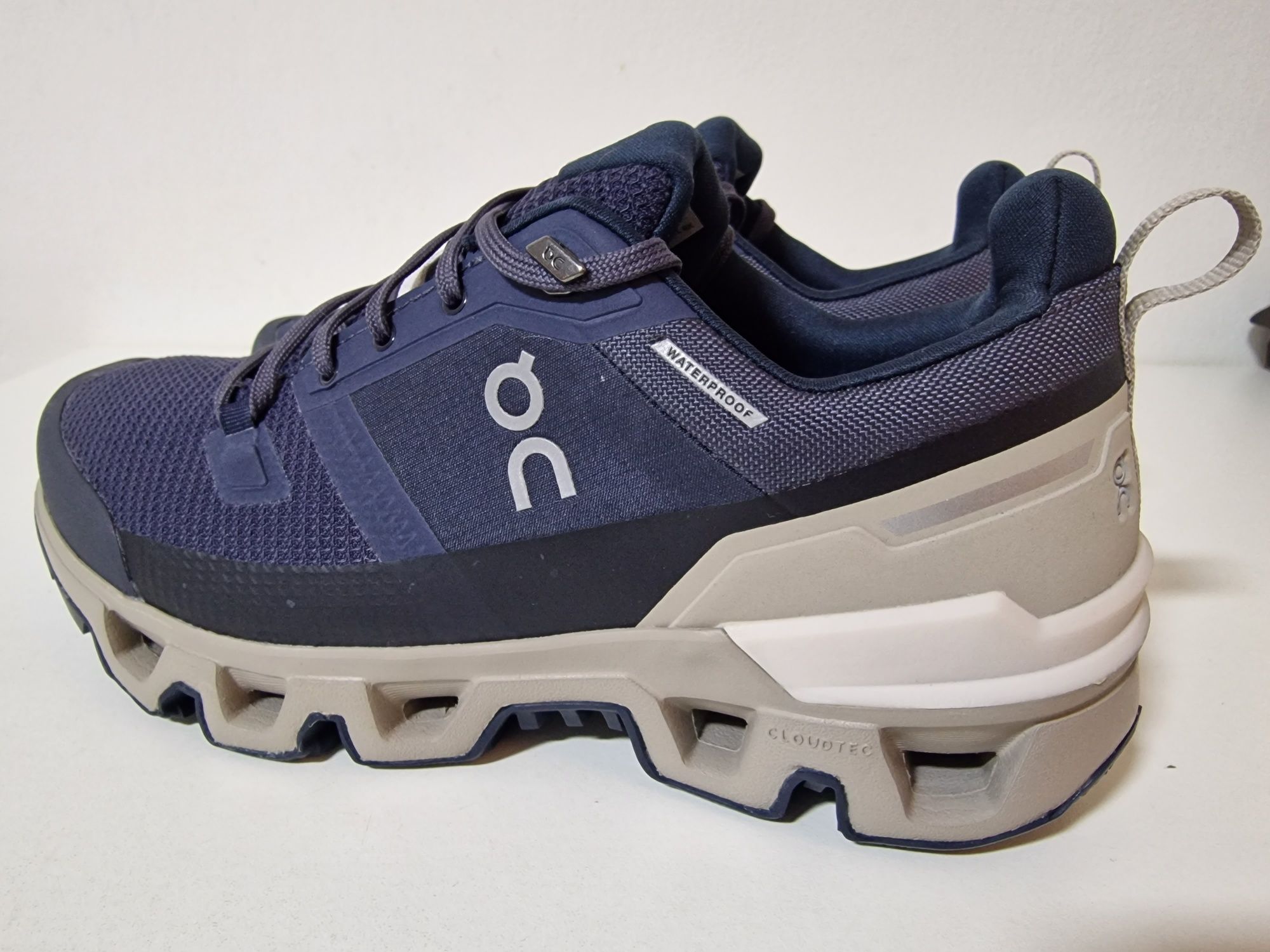 On Cloud Cloudwander waterproof adidasi trekking drumetii hiking trail