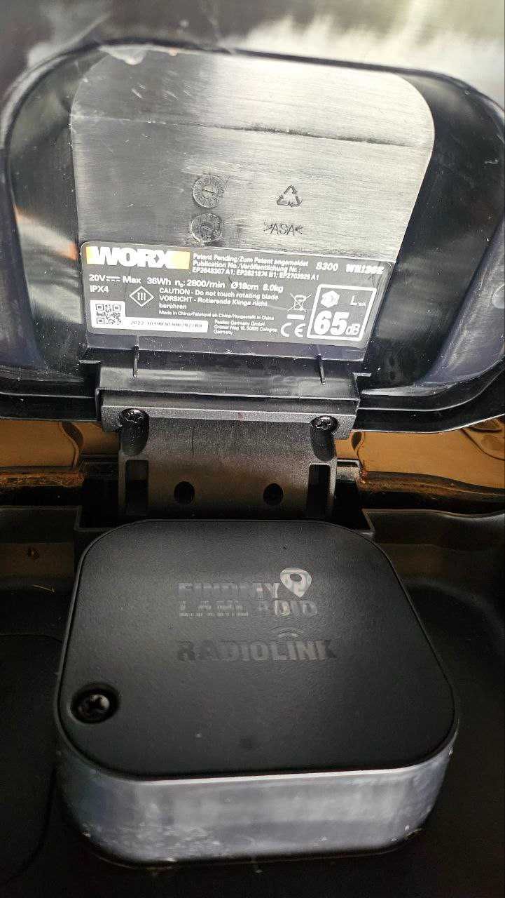Косачка-робот WORX LANDROID WR130E 300 м2
