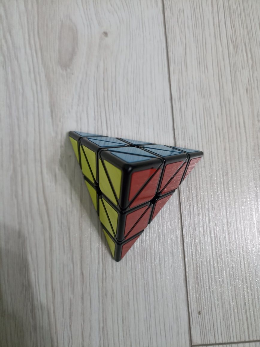 Кубик Рубика, пирамида