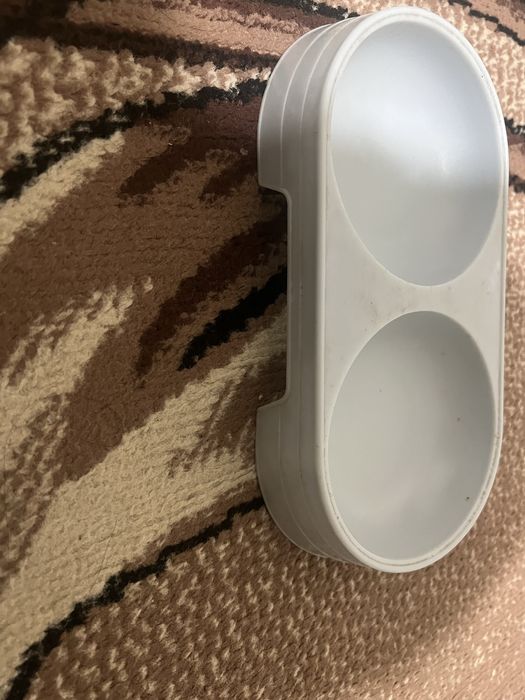 Продаю лоток для кошек с миской и когтеточкой