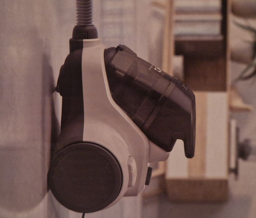 Aspirator fără sac Electolux  EASE C4