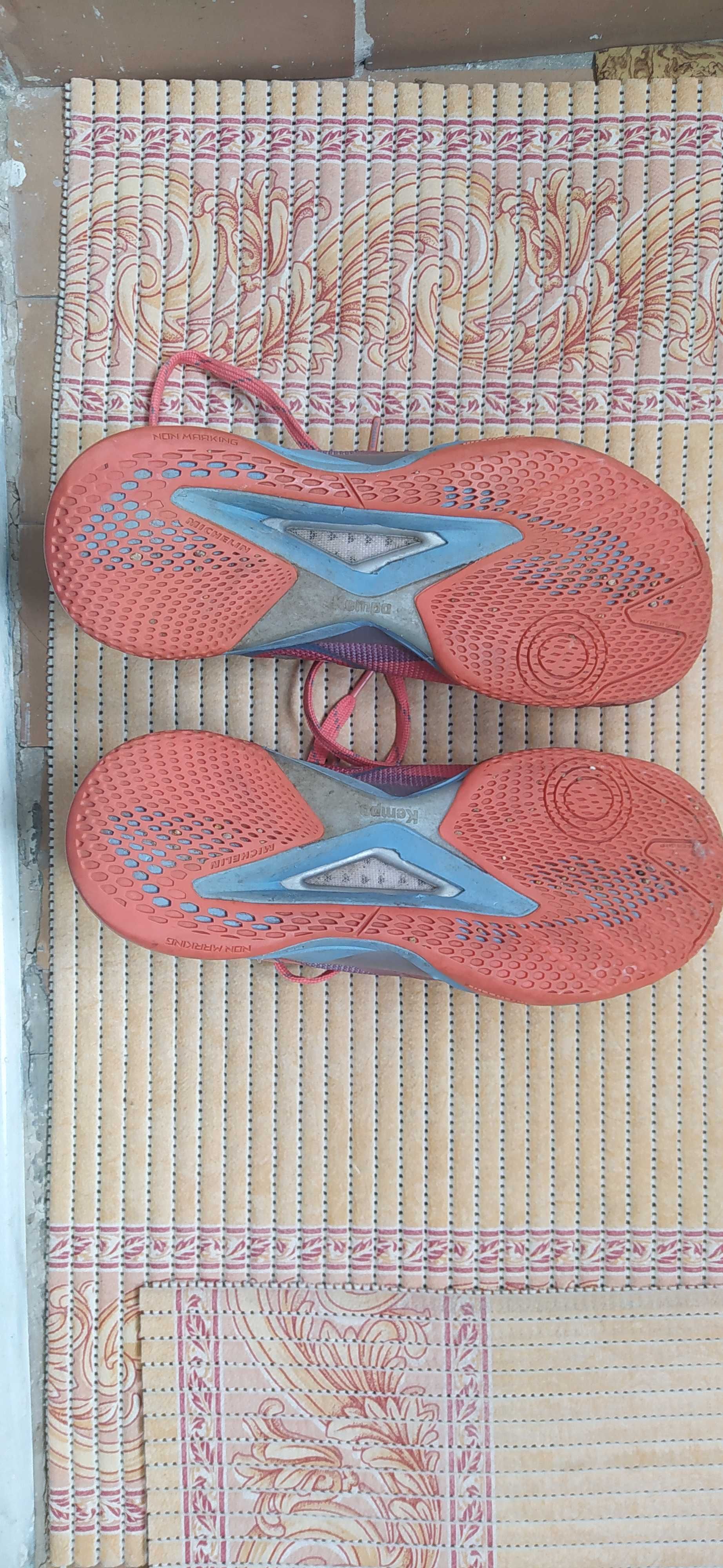 Продавам  маратонки hummel ЧИСТО НОВИ и оригинални маратонки Кеmpa