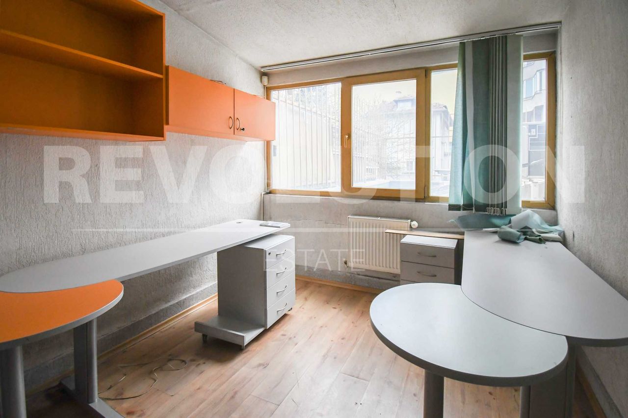 Дава се под наем Офис в София, Оборище - 180 кв.м за 1250 € - Снимка #4