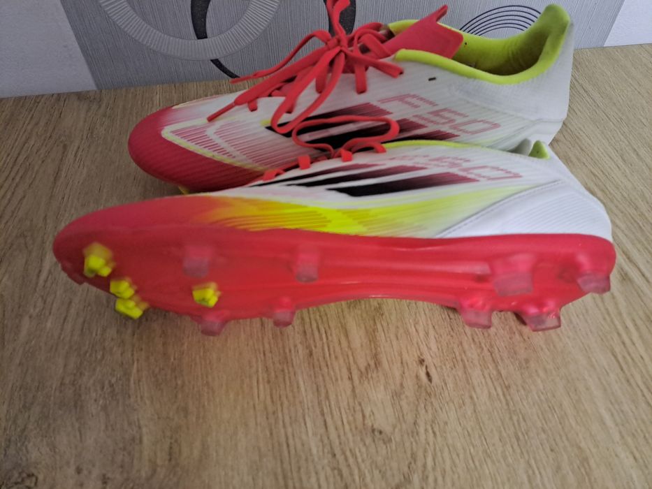 Vând urgent ghete de fotbal Adidas
