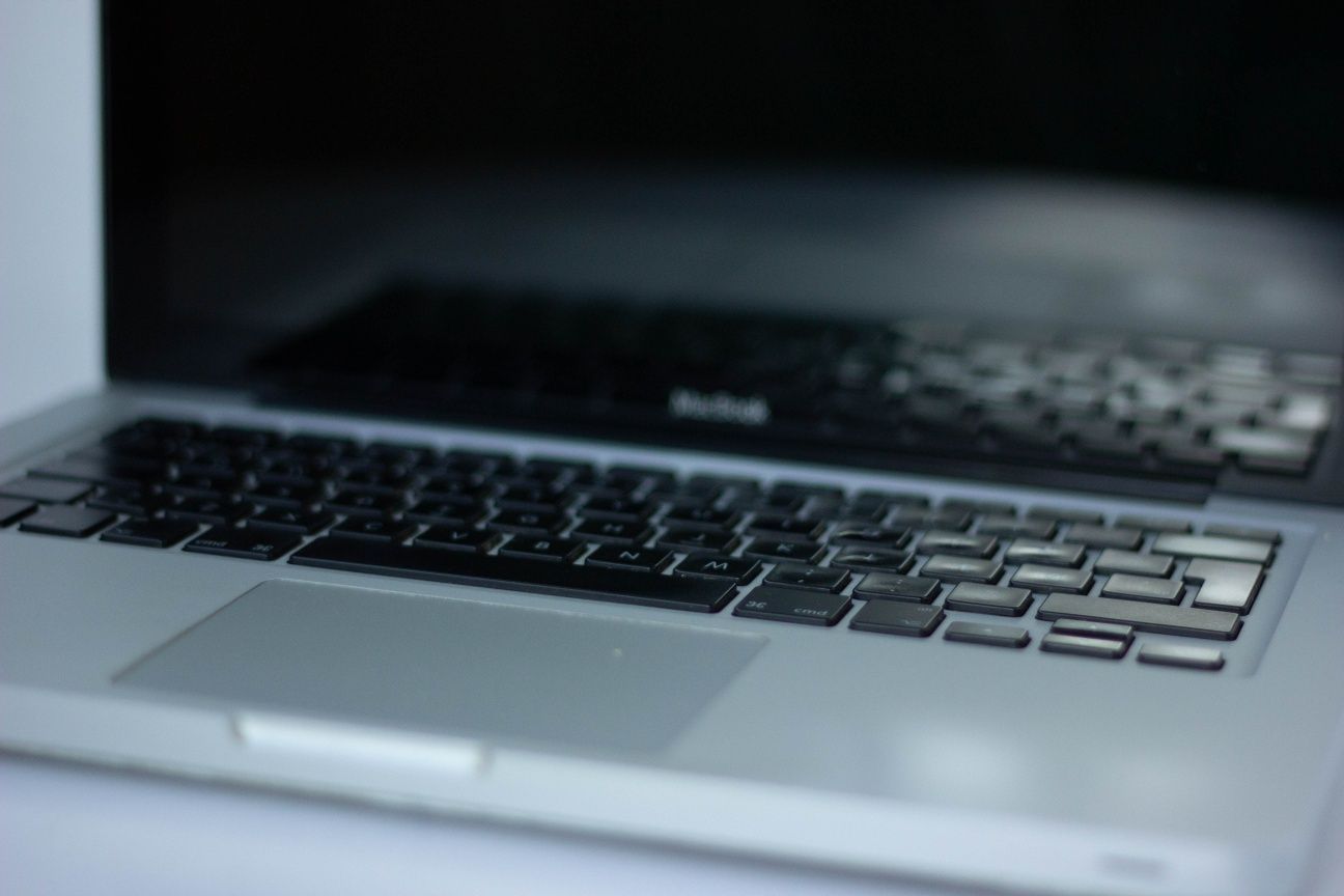 MacBook 13” (2008) – Funcțional –