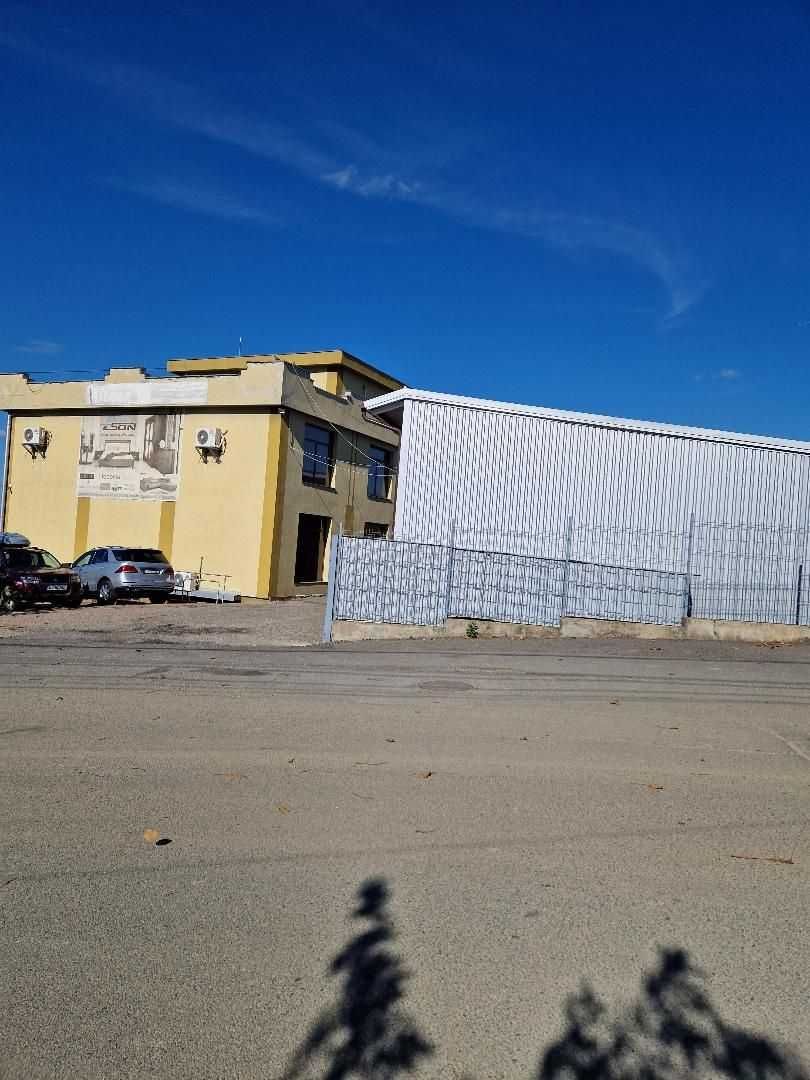 Vand sau dau in chirie spatiu comercial 300-600sau 900mp str Crangului
