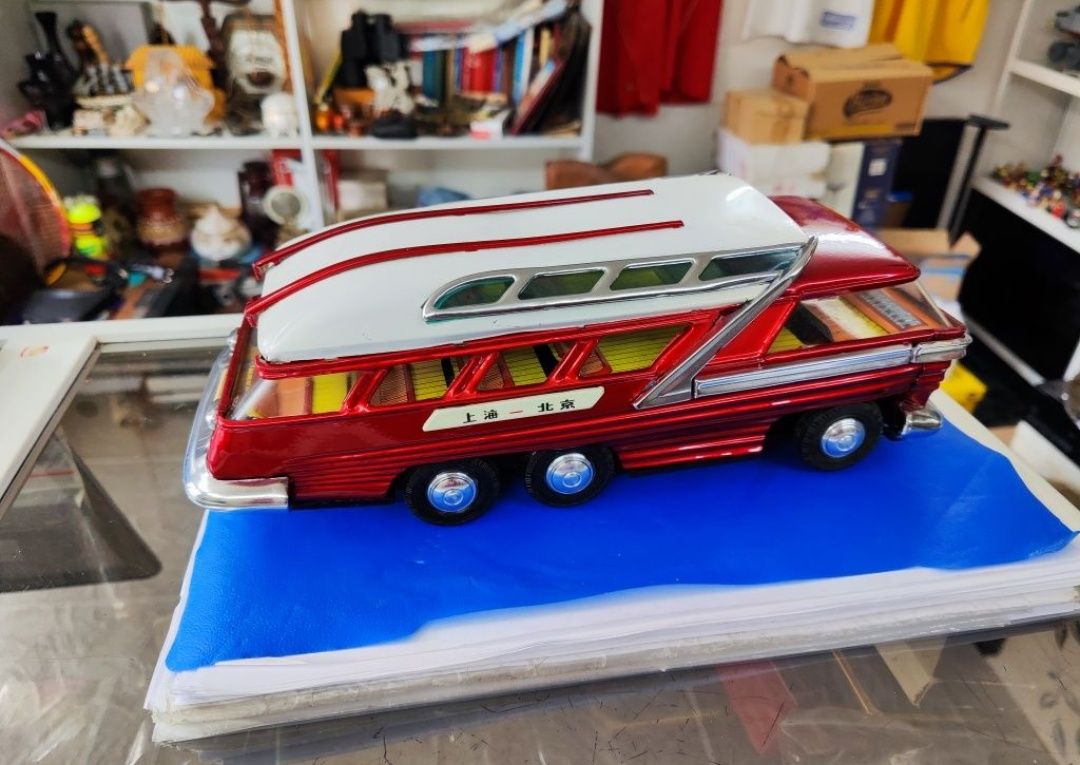 Ламаринена играчка автобус