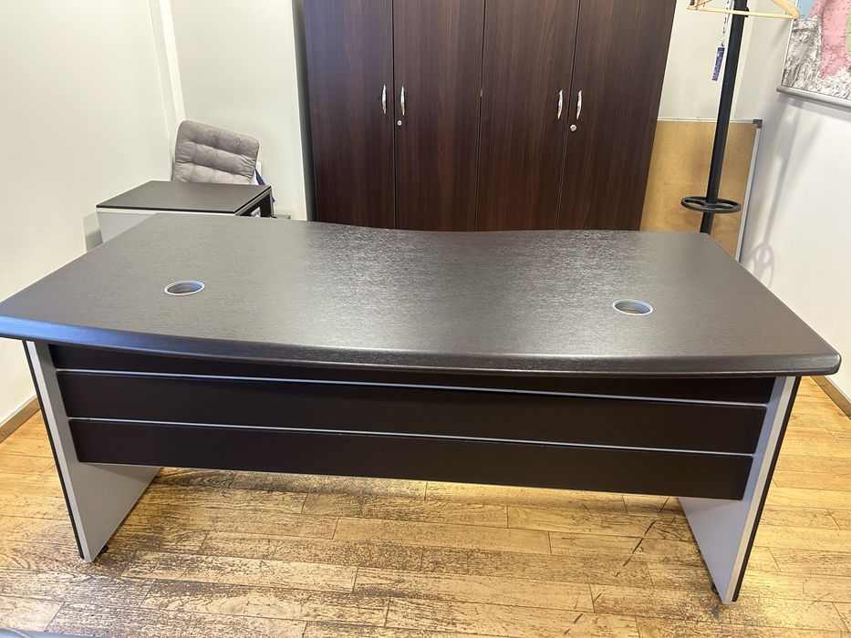 Стол письменный и тумба