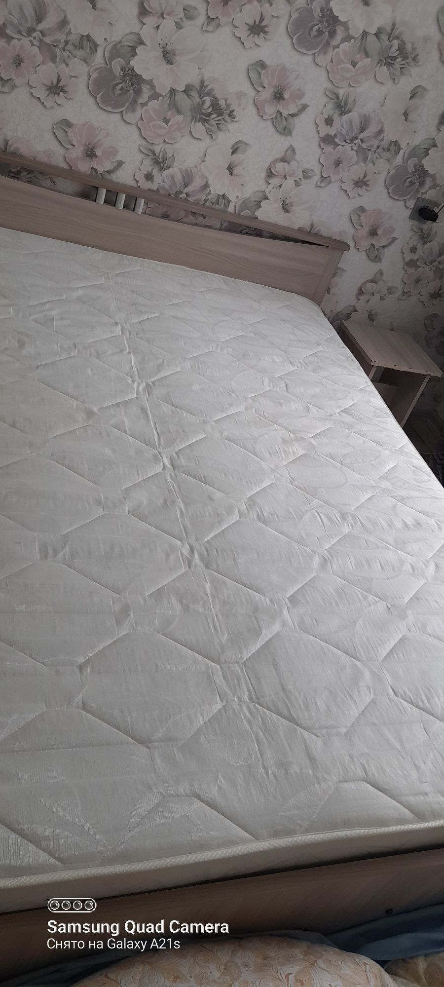 Продаю кровать с матрасом