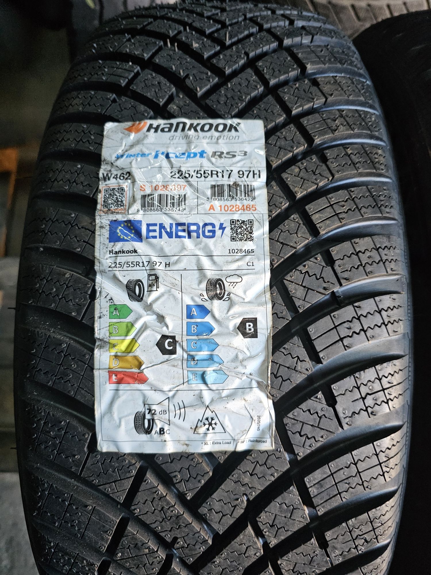 2 anvelope iarna noi  225 55 17 Hankook