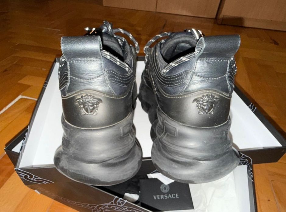 Versace chain reaction