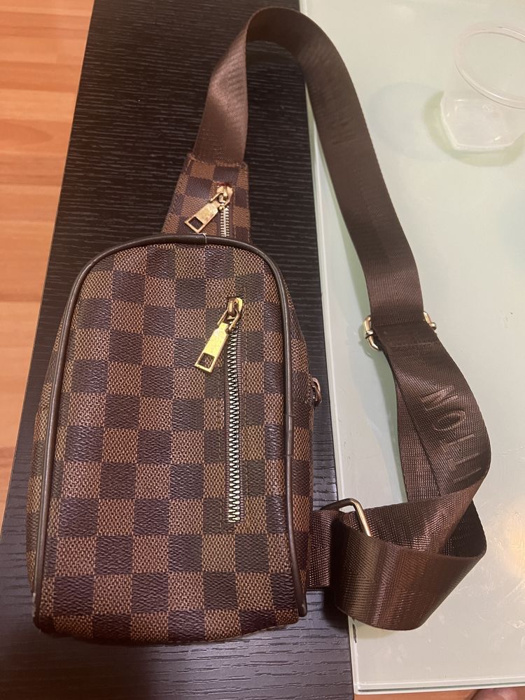 Чантичка Louis vuitton