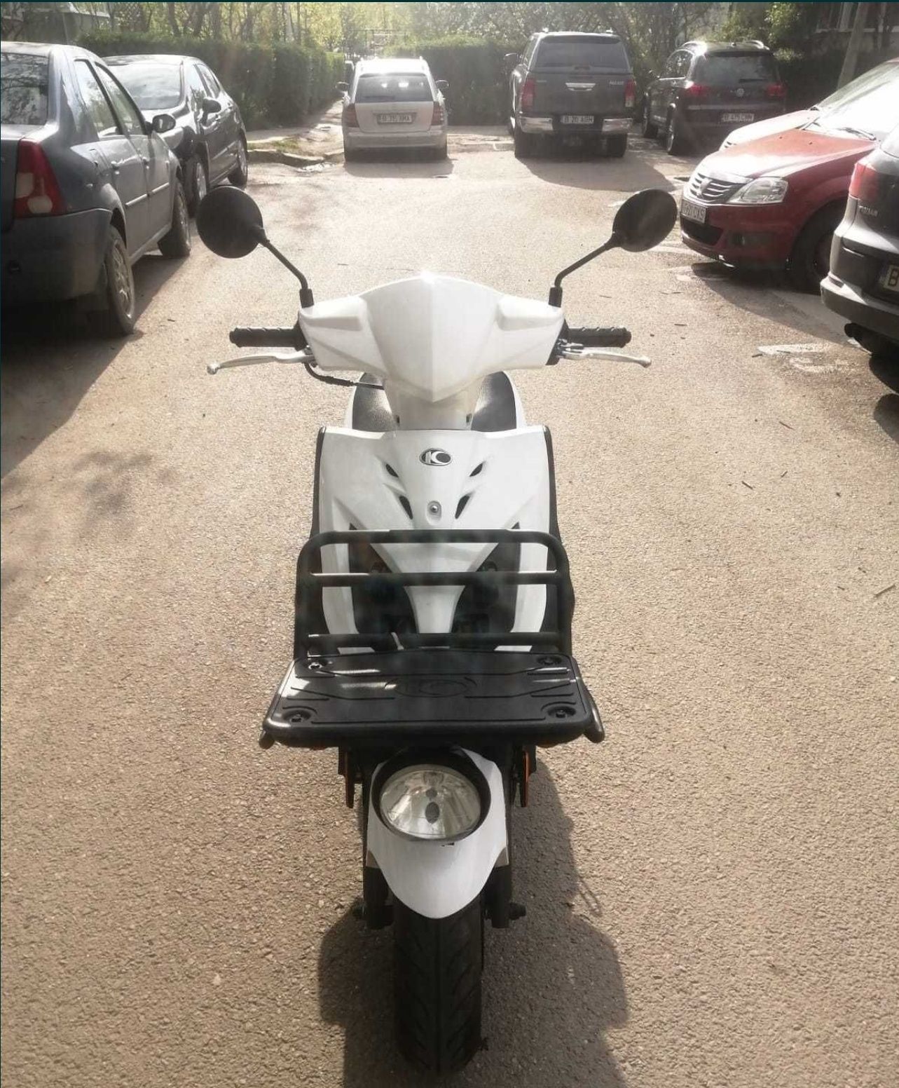 Inchiriere scuter Kymco 49cc / Kymco 125cc delivery | Glovo Bolt Tazz