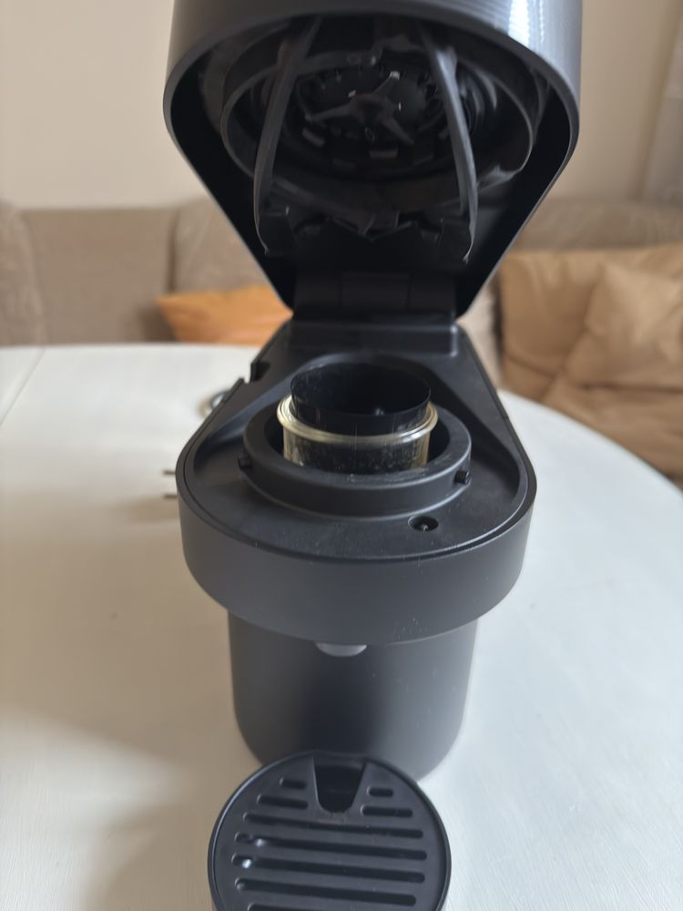 Кафе машина Nespresso Vertuo – Отлично състояние!
