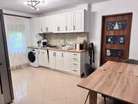 Apartament de vanzare complet mobilat + garaj in spatele blocului(usa