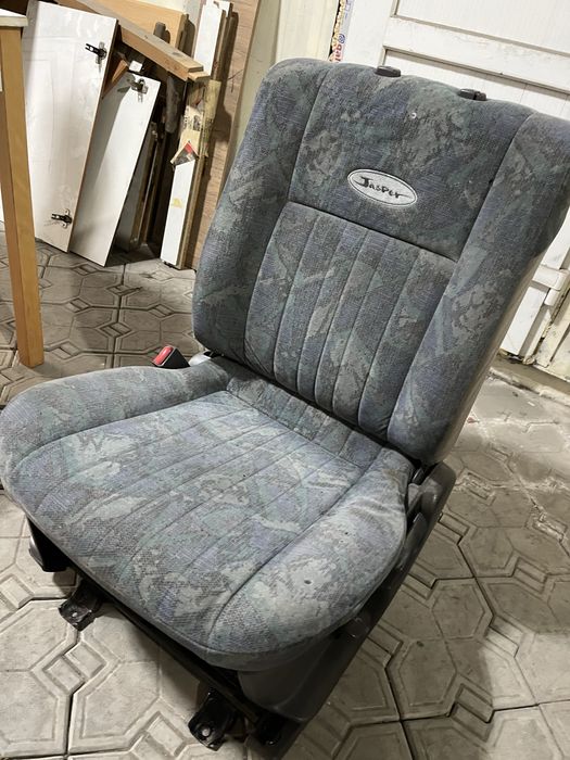 Сиденье автомобиль Delica (2шт)