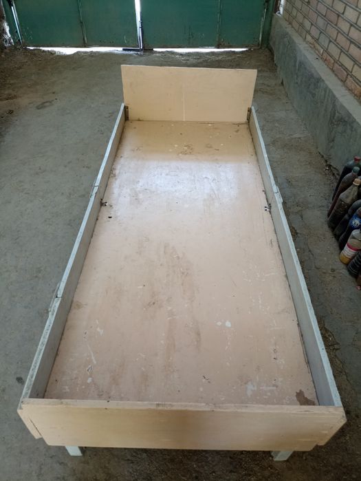 Бир кишилик крават сотилади мустахкам