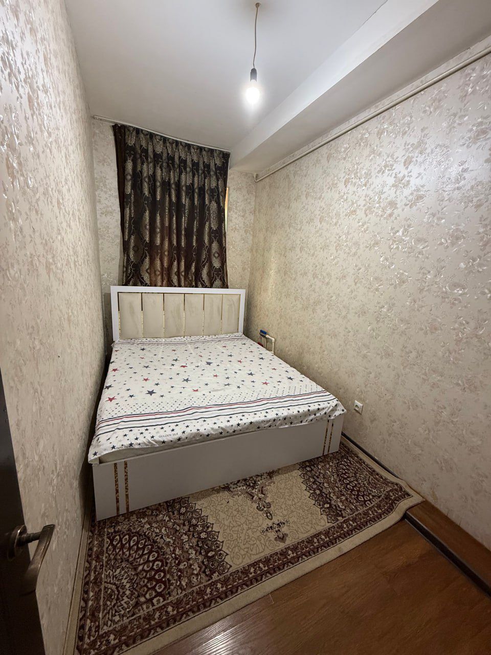 Бюк ипак юли метроси ёнида квартира 3 - 4 минутлик юл