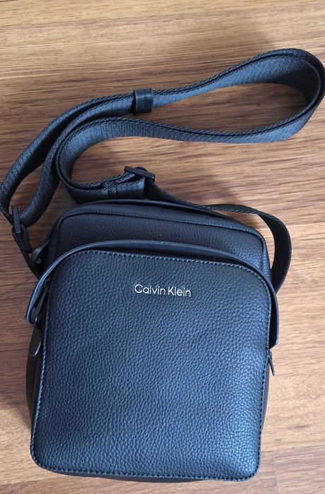 Чанта 
Calvin Klein