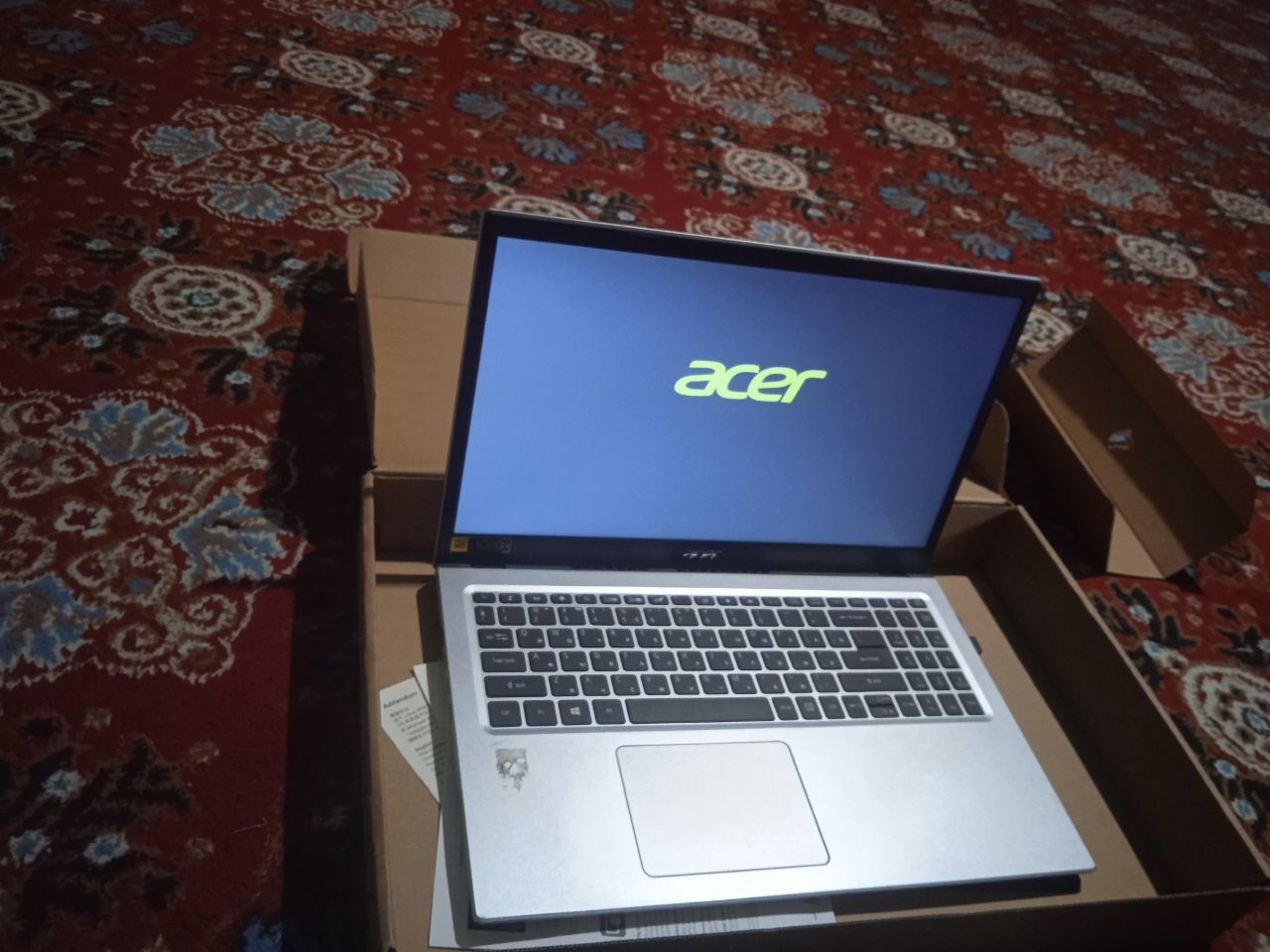 Acer core notbuk Sotilad  1oy ishlatilgan yangi ayb yoq