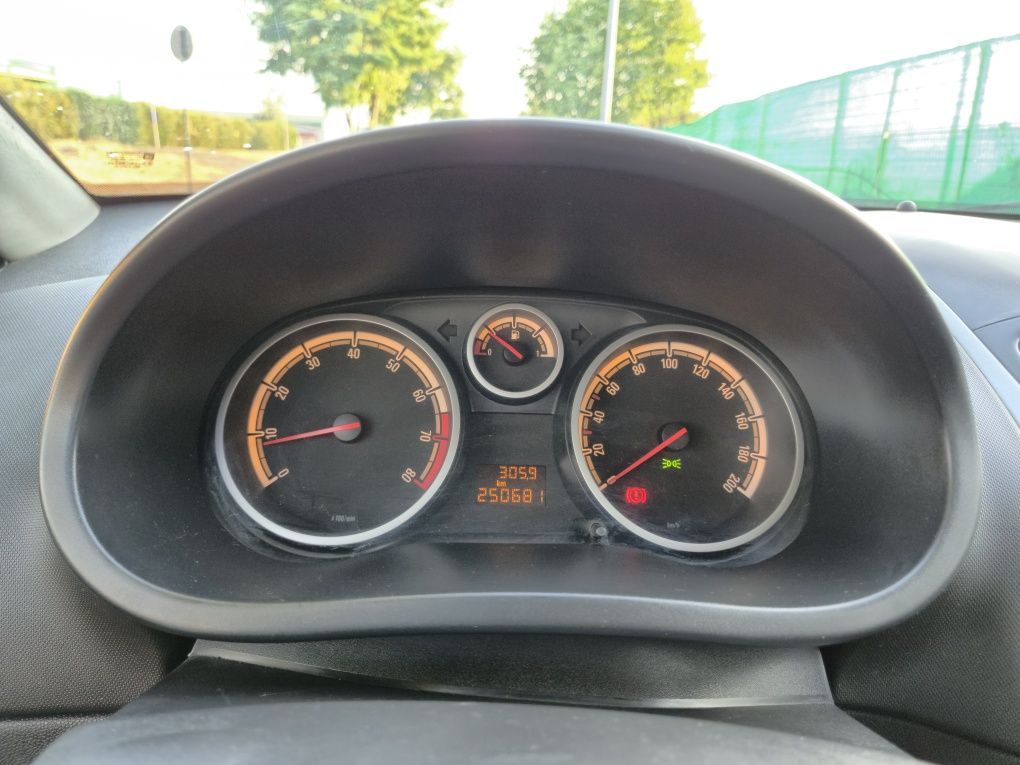 Opel corsa D 2008