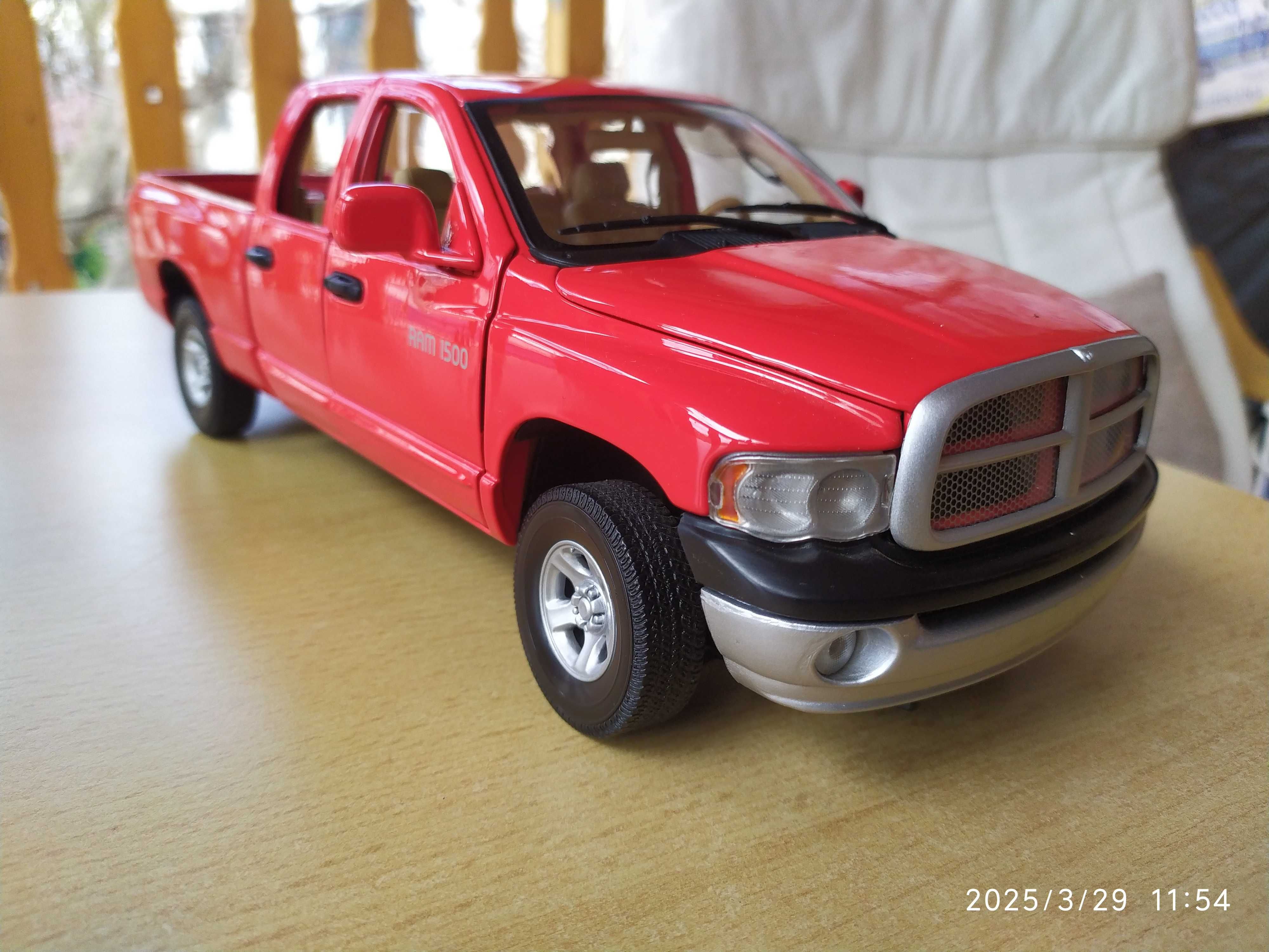 1:18 Метален модел на Dodge Ram 1500 Quad Cab MotorMax