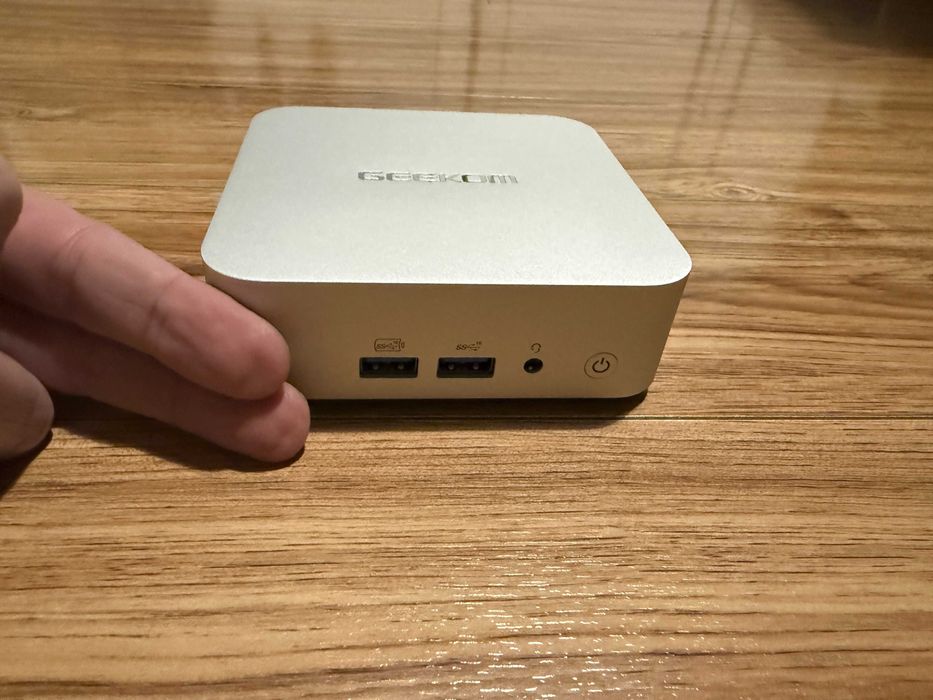 Geekom A7 Mini PC`Ryzen 9-7940HS/64GB DDR5/2000GB SSD NVMe Gen 4