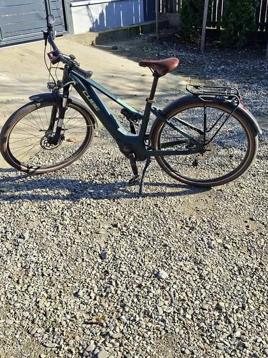 Bicicleta Cube touring hybrid One 500