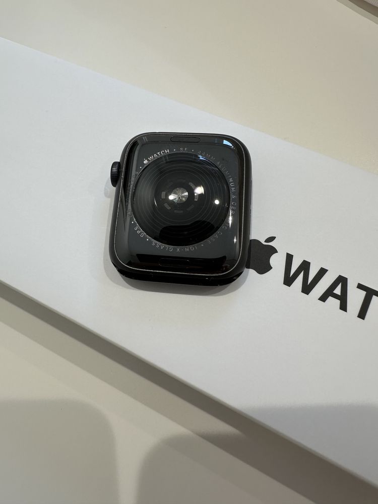 Vând Apple Watch SE 44mm prima generație