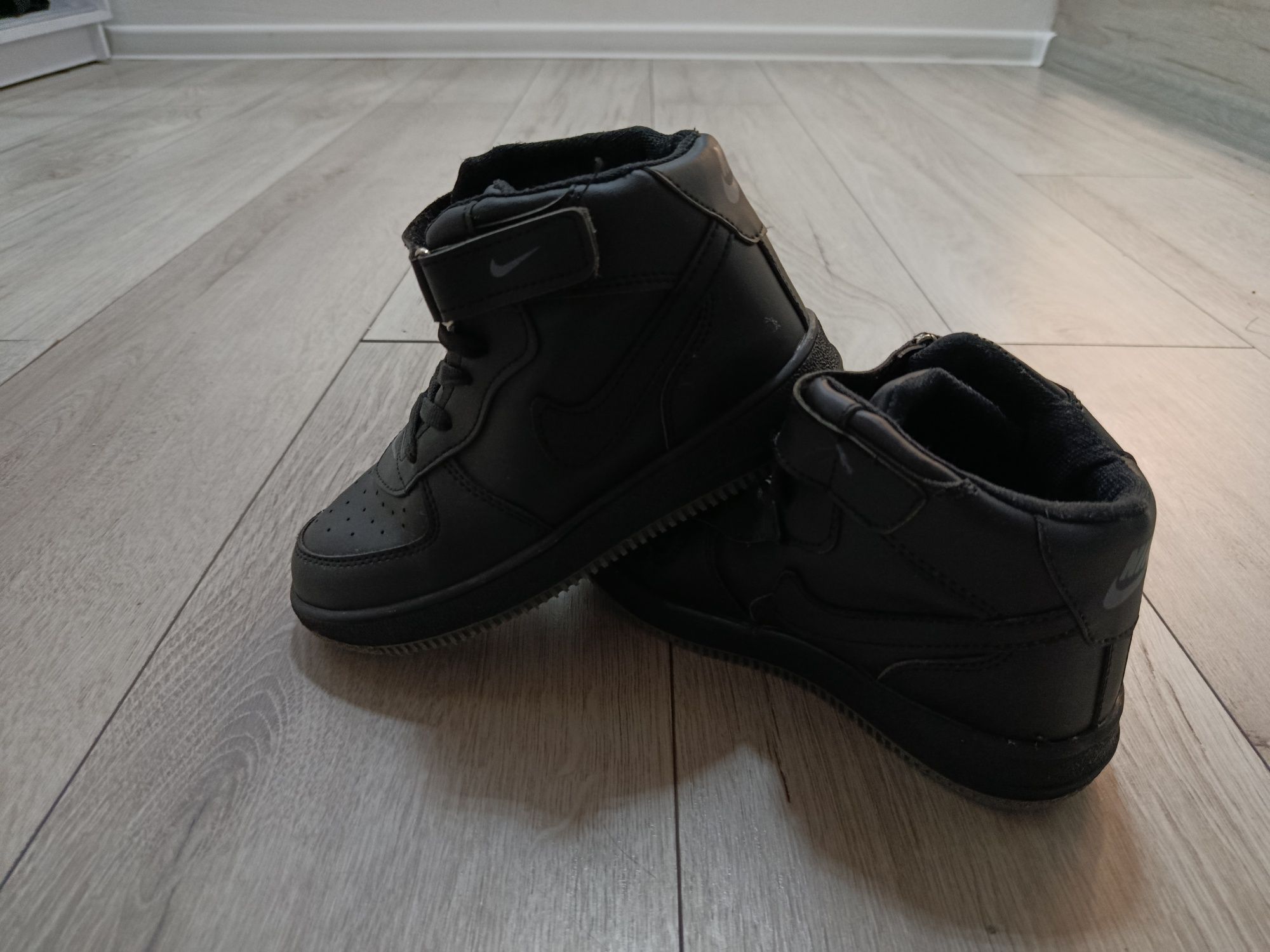Маратонки Nike, Adidas - номер 32, 33