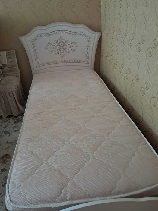 Кровать с ортопедическим матрасом