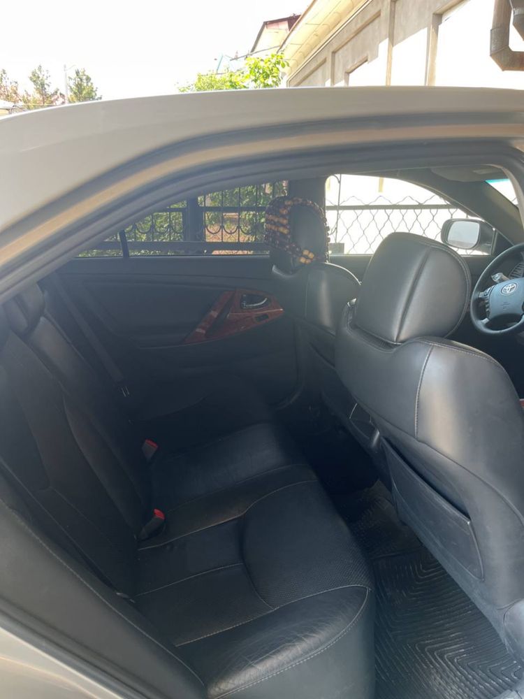 tayota camry ideal holatta qarap haydalgan