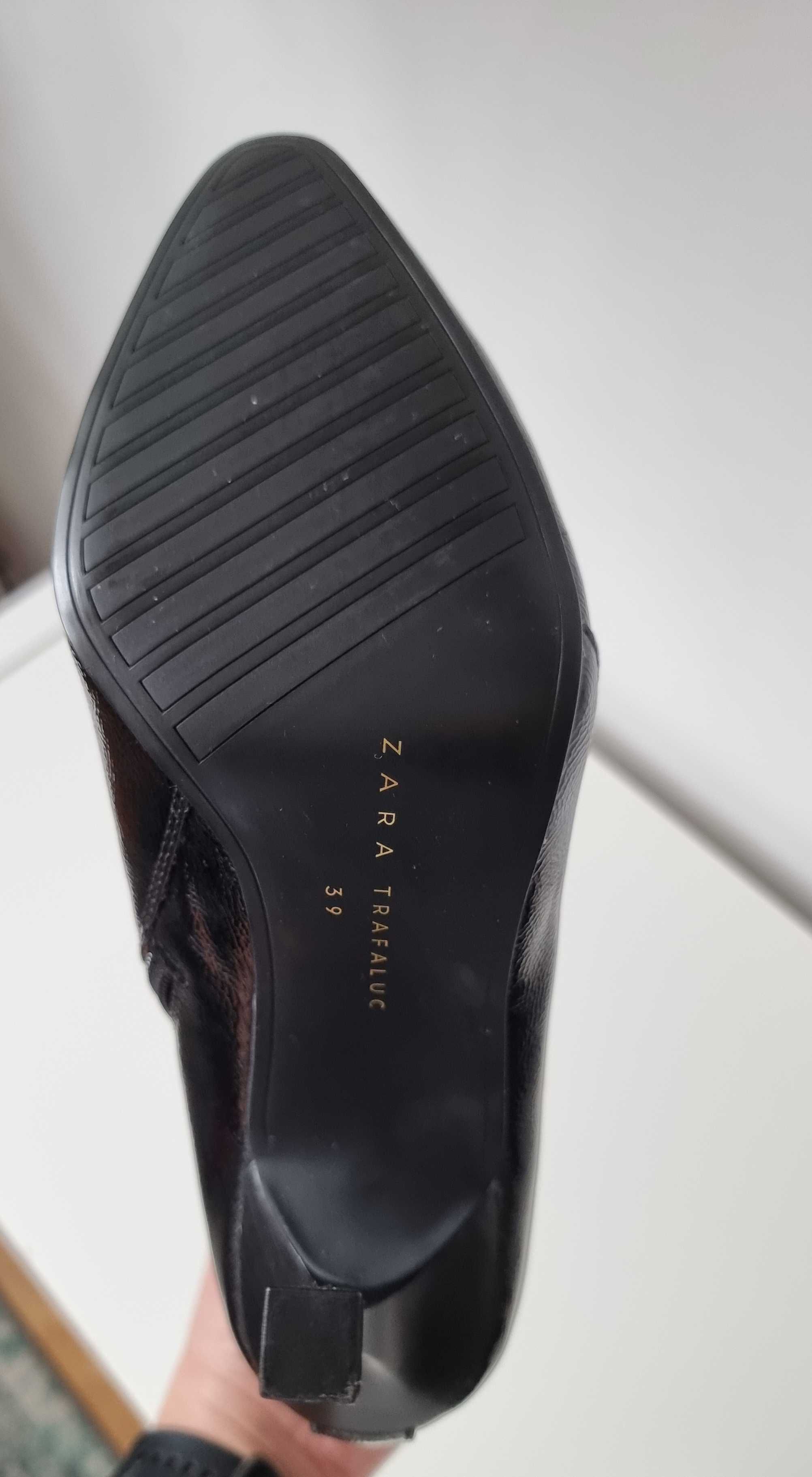 Черни боти Zara 39 номер, лак