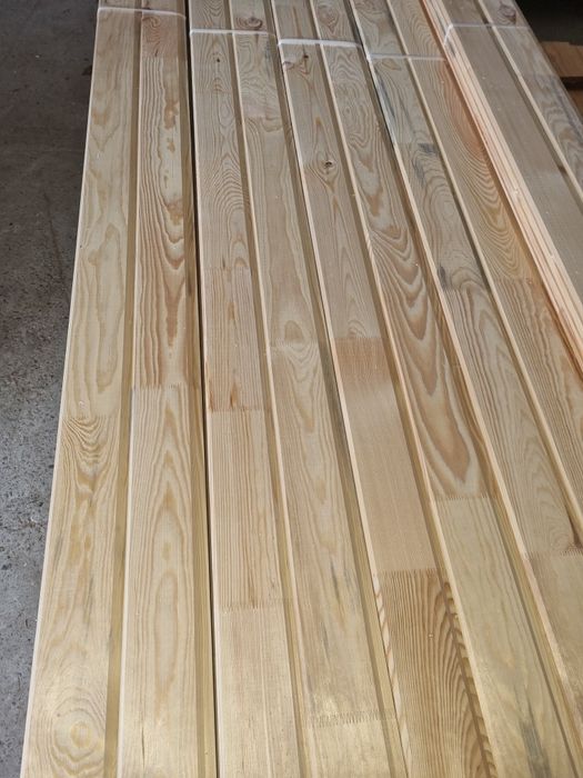 Lambriu pin fara noduri(imbinat in dinti)