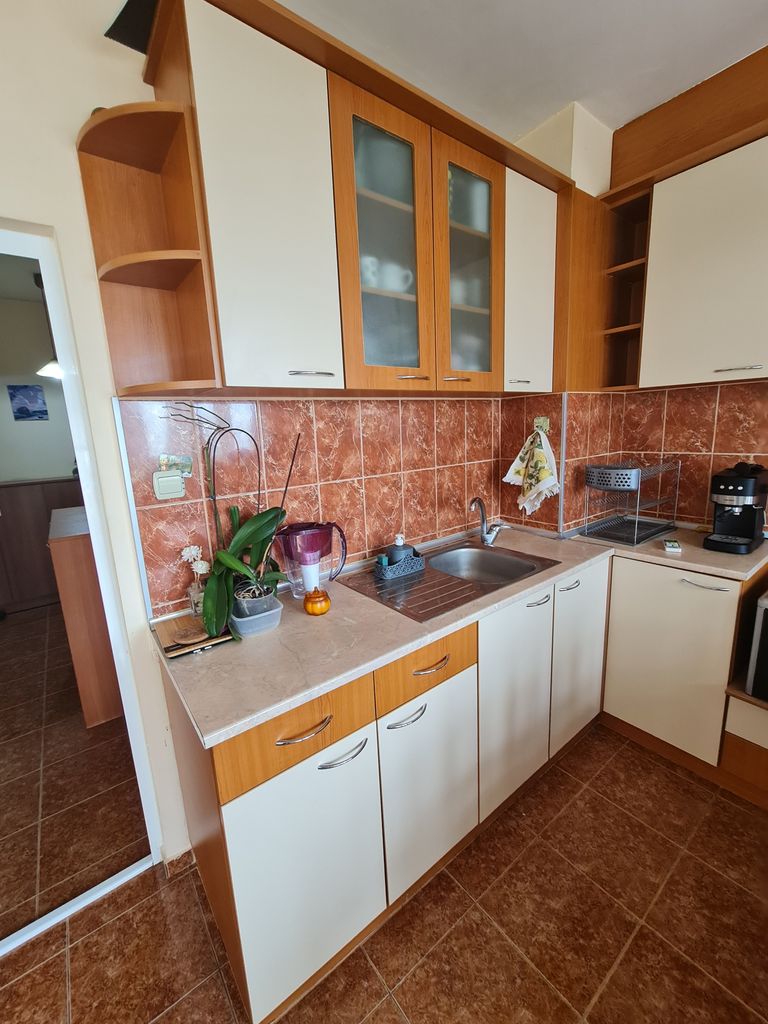 Дава се под наем Тристаен апартамент в Варна, Цветен квартал - 55 кв.м за 408 € - Снимка #4