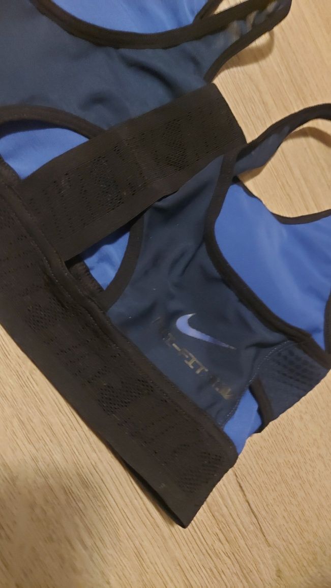 Nike бюстие XS i M