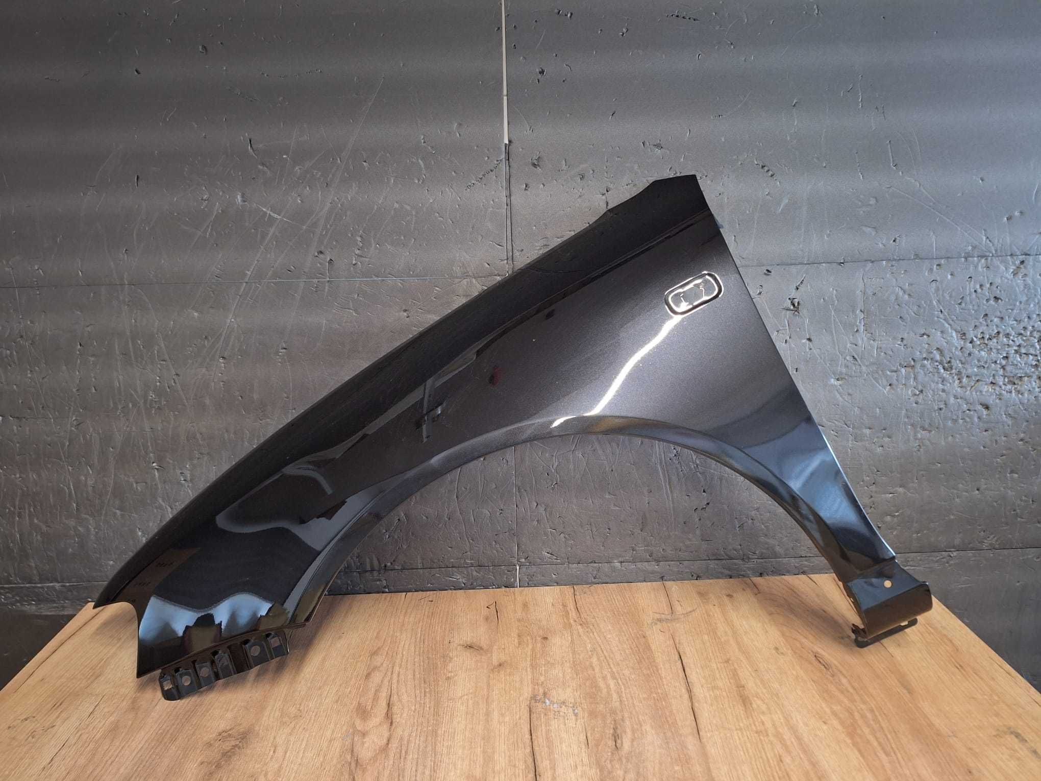 Aripa Fata Stanga Audi A3 8L An 1996-2003 (LZ9W (Negru))