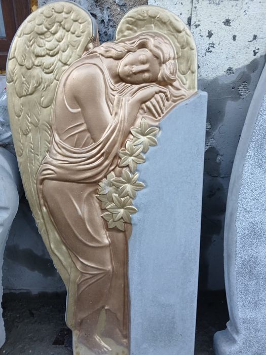 Monumente funerare