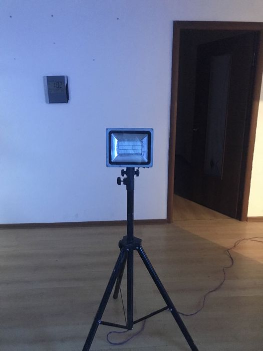 Прожектор на 12 вольт для отдыха и рыблаки