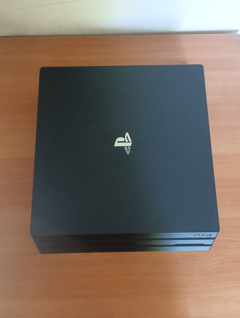 Ps 4 pro със 2 игри