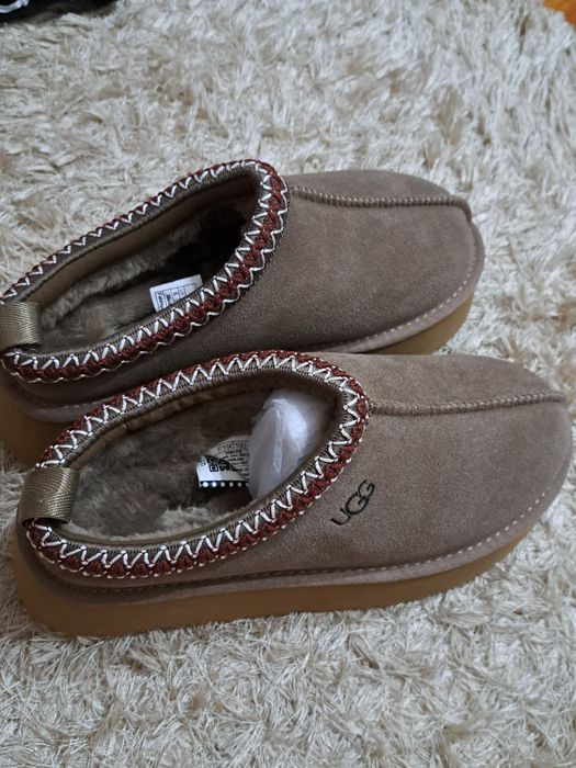 Papuci UGG cu blanită