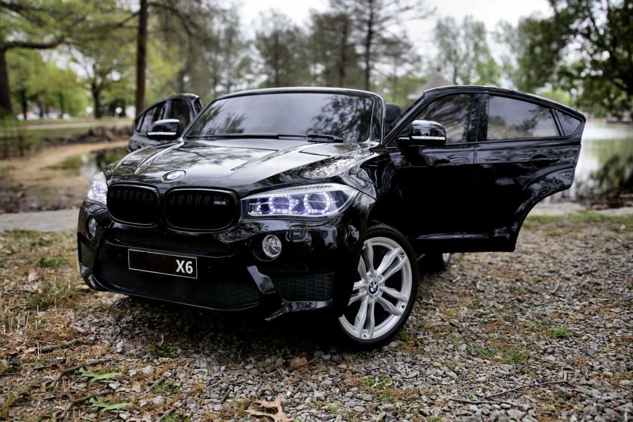 Двуместен джип Лицензиран BMW X6M 12V C MP3 с меки гуми за 2 деца