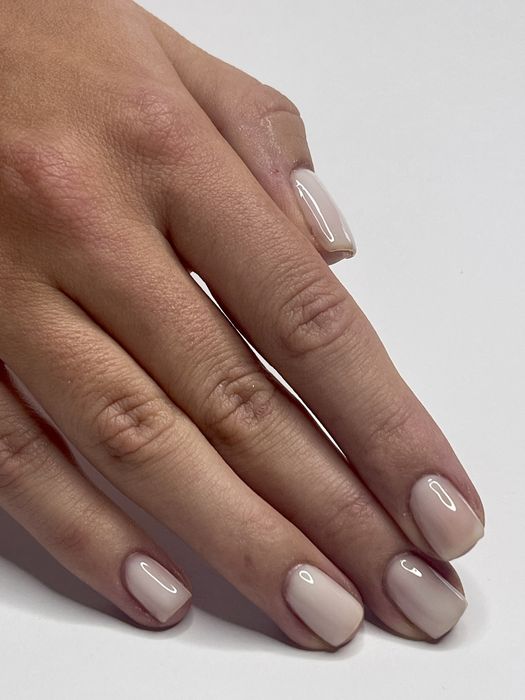 Manichiură cu ojă semipermanentă