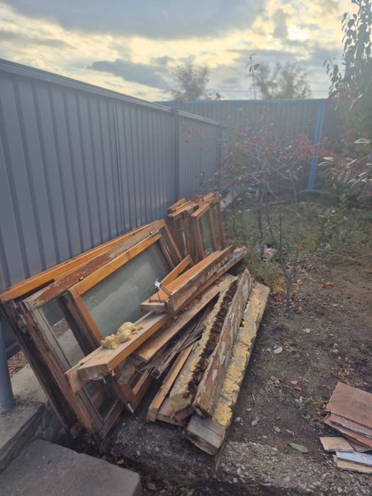 Отдам бесплатно деревянные окна с целыми стёклаии