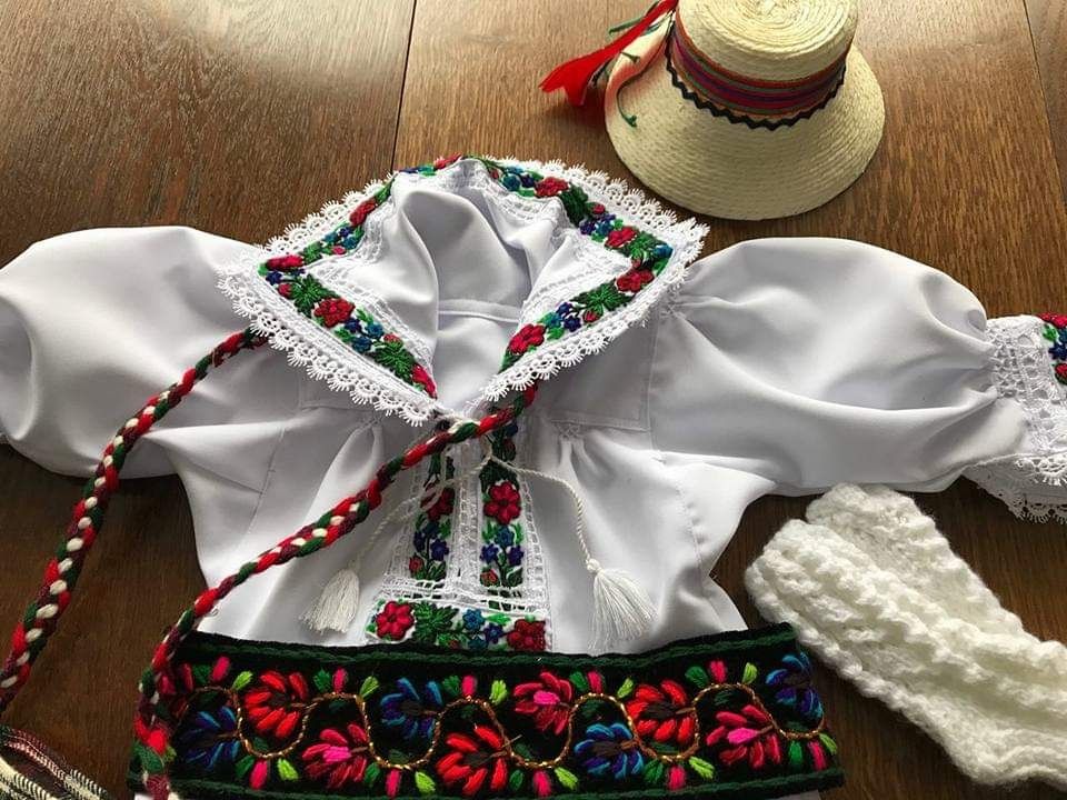 Costum popular pentru băieți de Maramureș complet