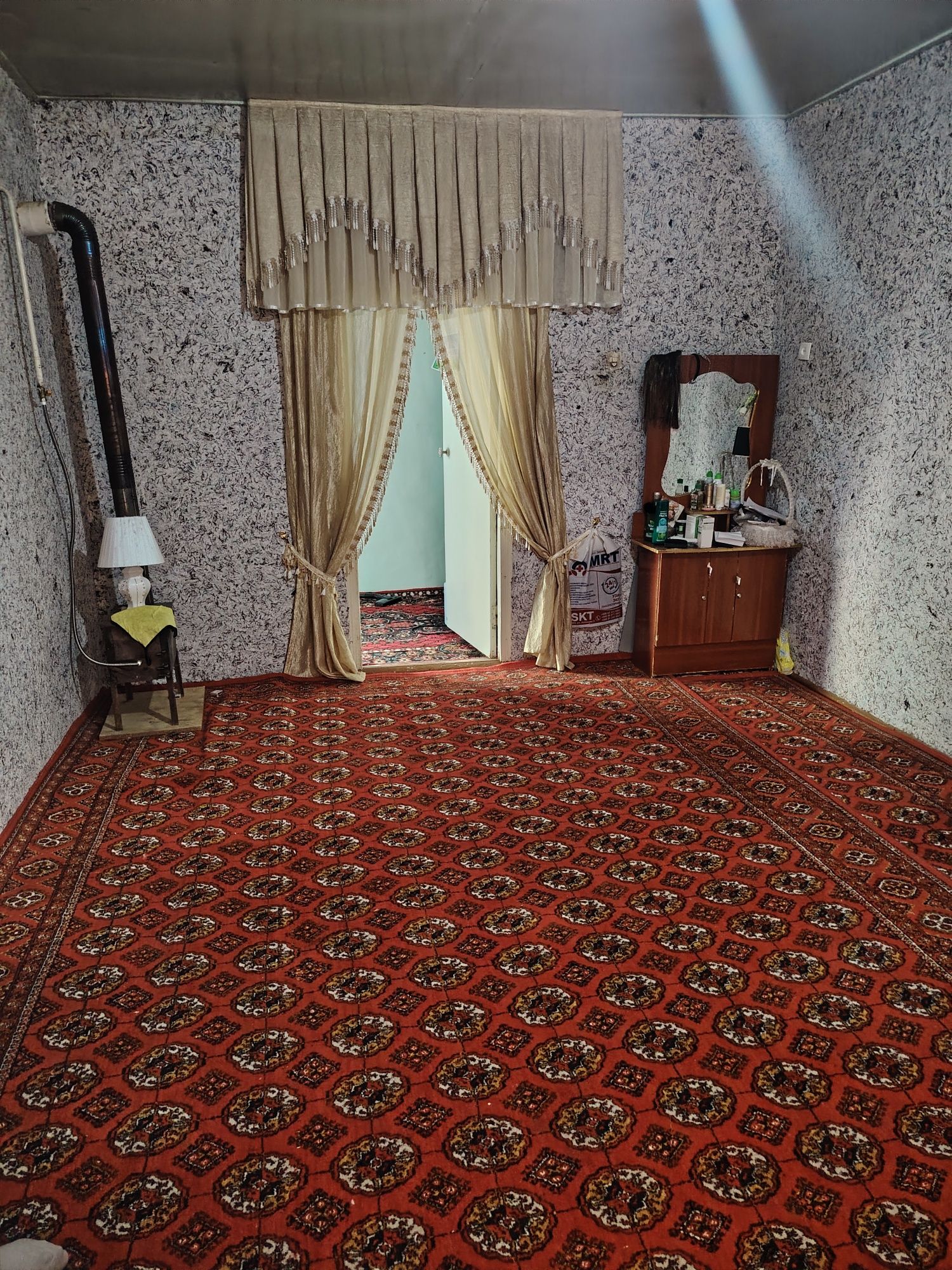 Uy sotiladi Navoiy viloyati Qiziltepa tumani Bunyodkor maxallasi