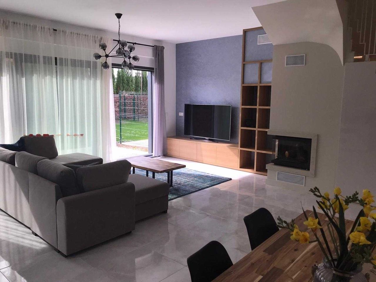 Дава се под наем Къща в София, Малинова долина - 211 кв.м за 2040 € - Снимка #2